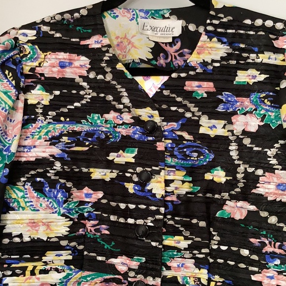 Vintage. Two-Piece Set - Picture 2 of 7